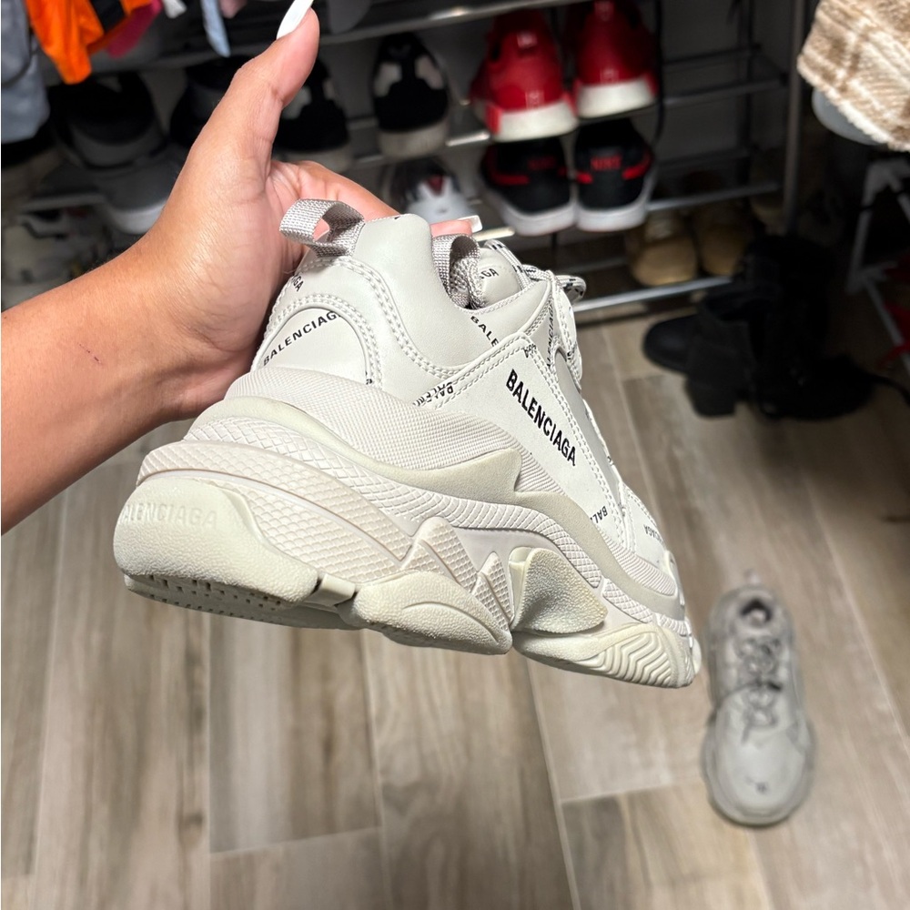Balenciaga Gray Sneakers Classic Design - Picture 6 of 7